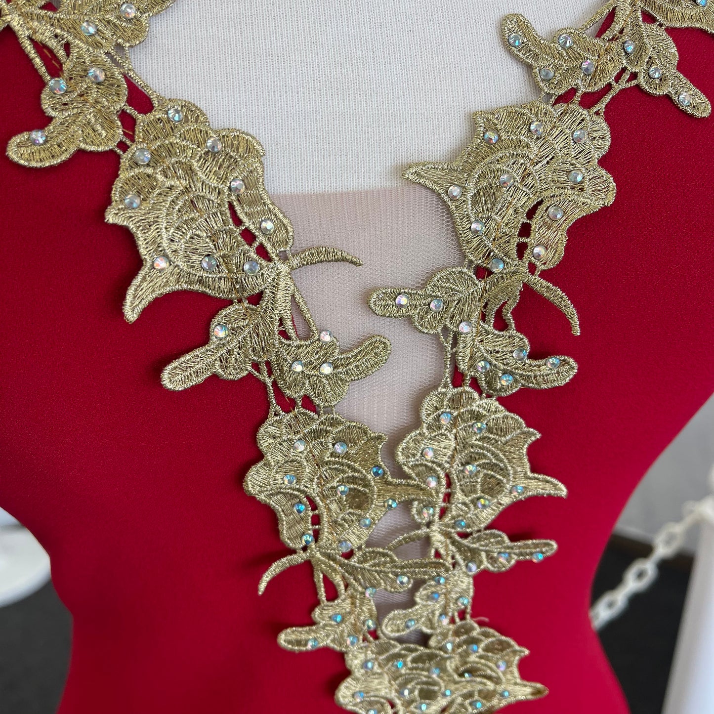 Fie1307 Lily’s Red and Gold Appliqués Fitted Gown
