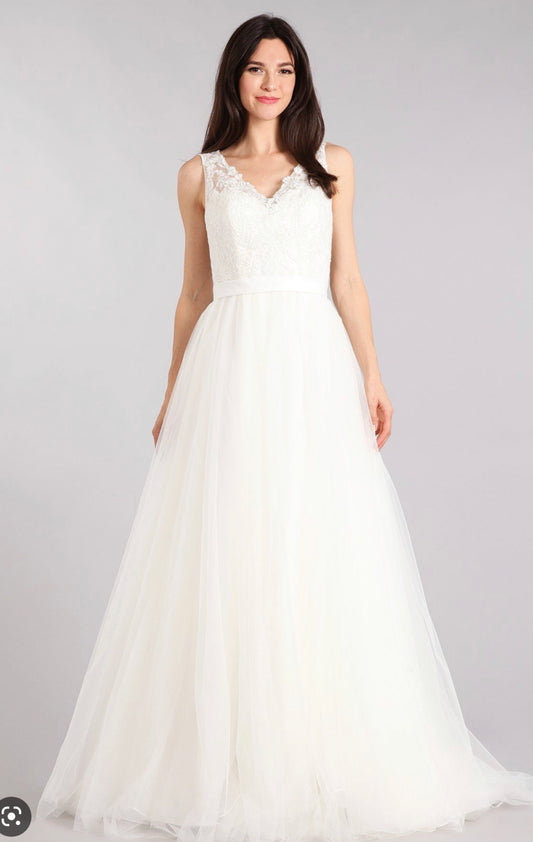 Lily’s Off white Tulle lace Bridal Gown FIES10163